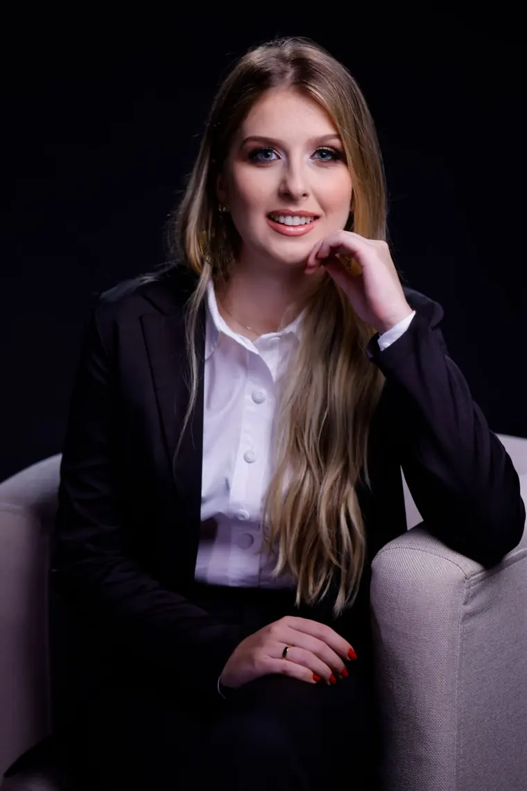 Giovanna Castanheira, advogada em Bom Sucesso - MG Giovanna Castanheira, advogada em Bom Sucesso - MG, em retrato profissional