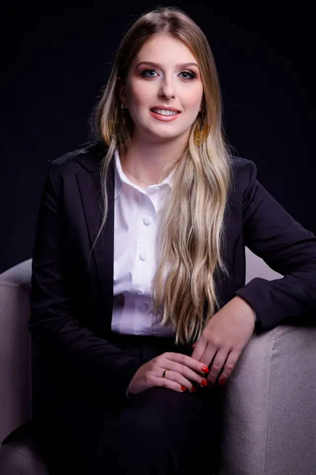 Atendimento jurídico online com a Advogada Giovanna Castanheira Advogada Giovanna Castanheira durante atendimento jurídico